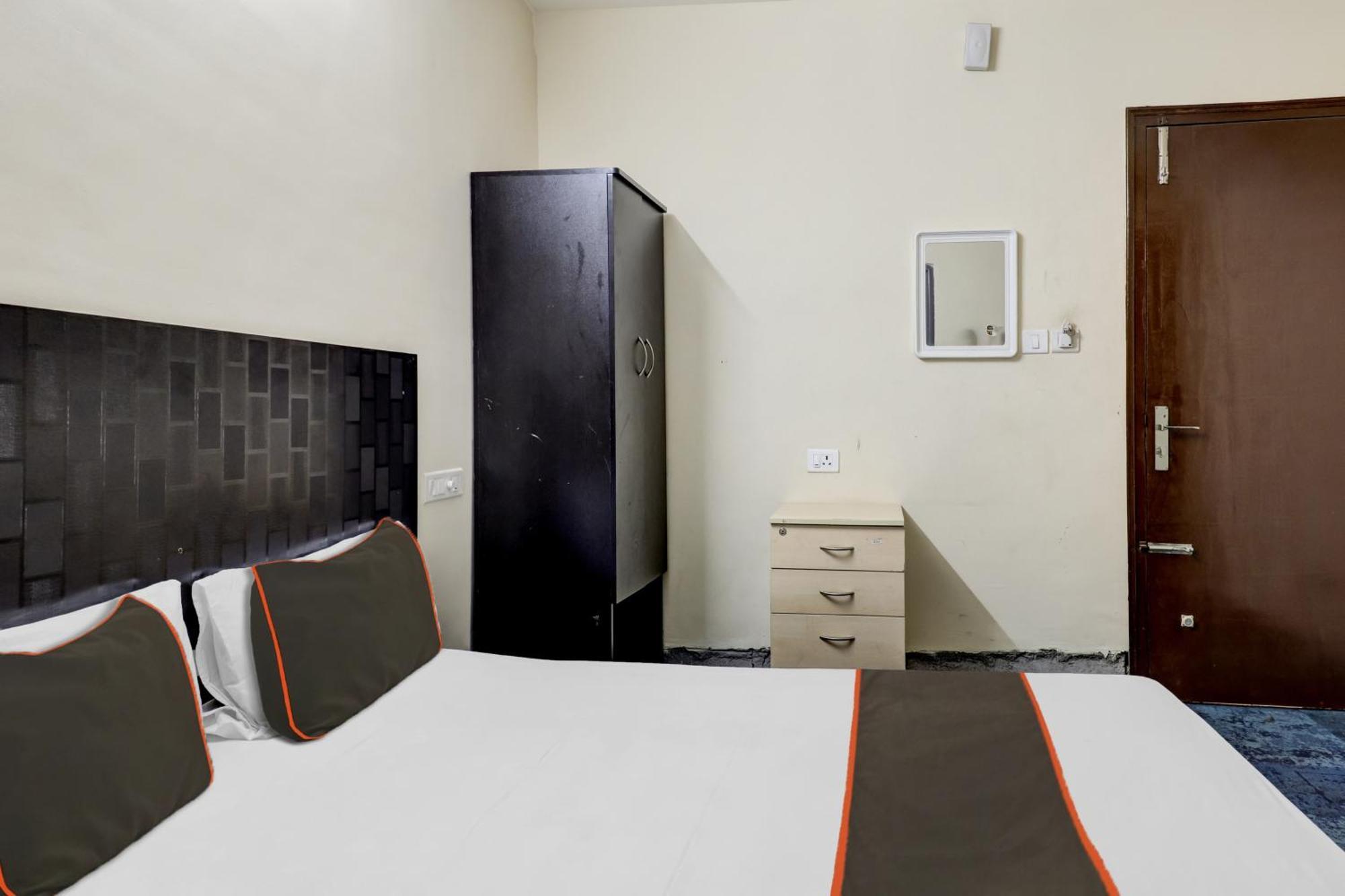 Hotel O Crescent Shine Bangalore Buitenkant foto