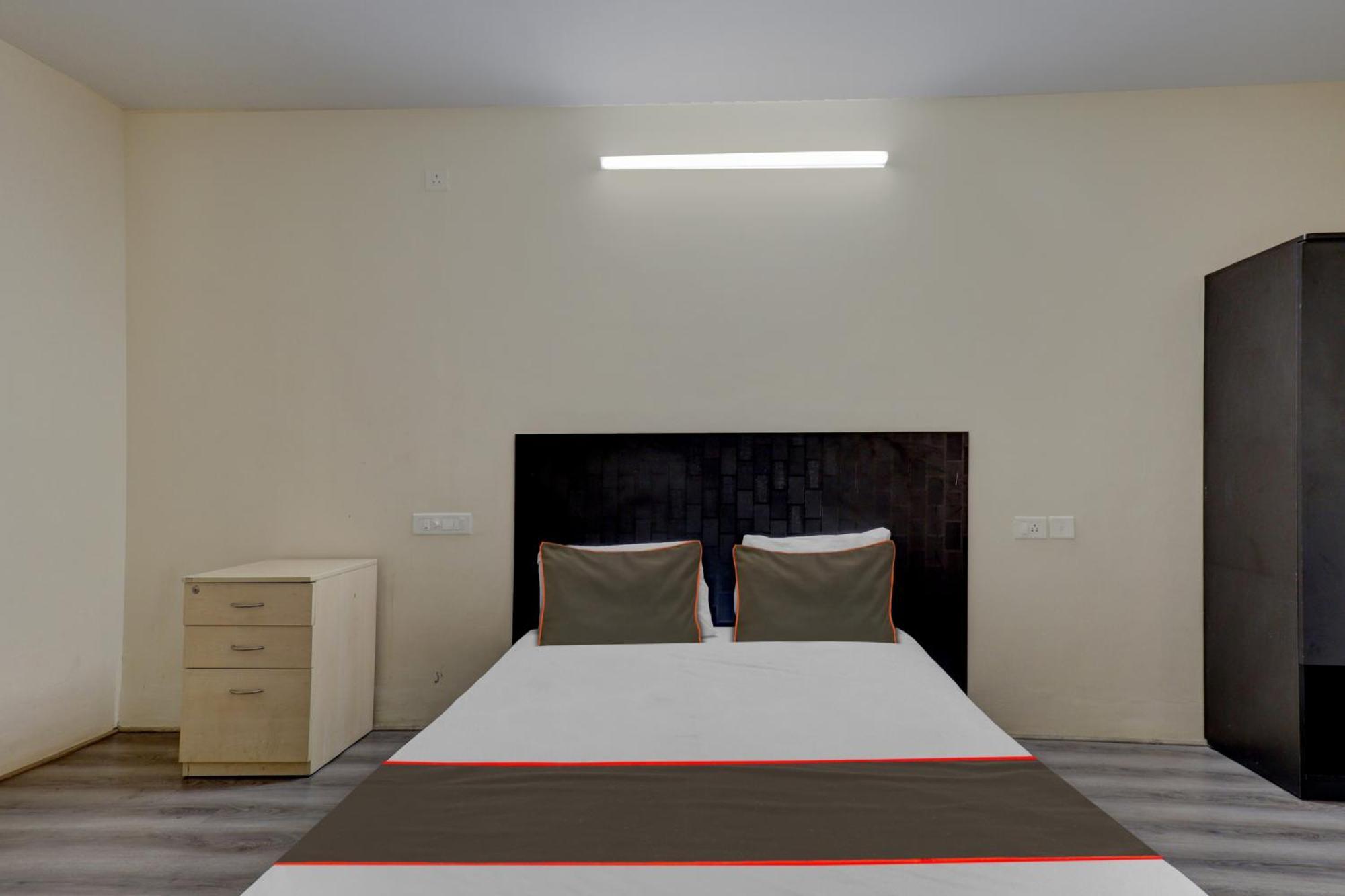 Hotel O Crescent Shine Bangalore Buitenkant foto
